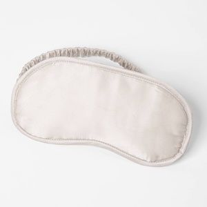 NEW IN SILK CASE, NAKED CASHMERE LIGHT GRAY SILK SLEEP MASK 9" x 3" TRAVEL SET